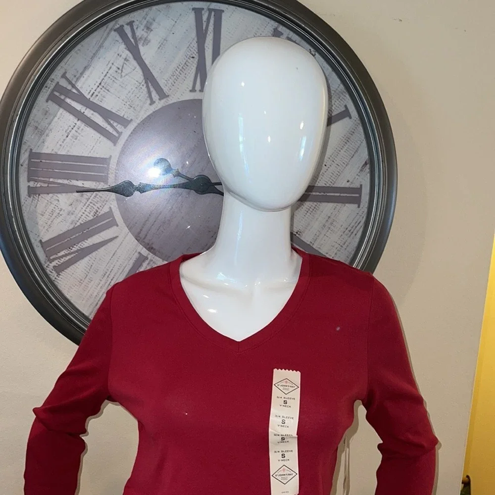 ⭐️St. John's bay Chic & Comfortable 100% Cotton Red‎ V- Neck Top 3/4 Sleeve  S